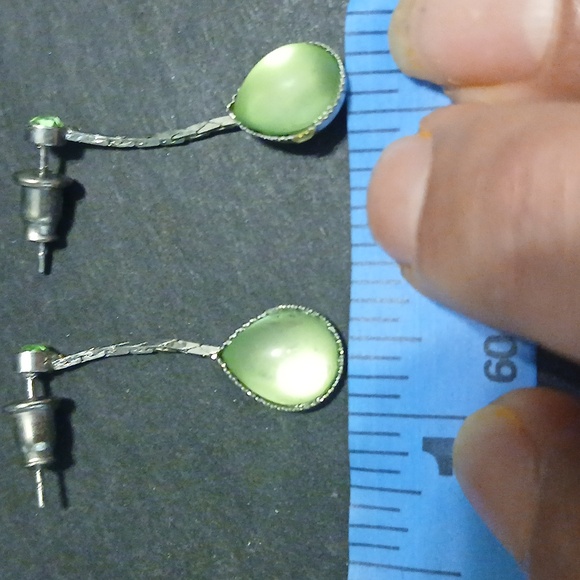 Elegant Green Drop Earrings - Picture 9 of 9